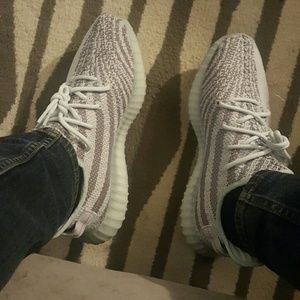 Yeezy boost 350 v2 blue tint